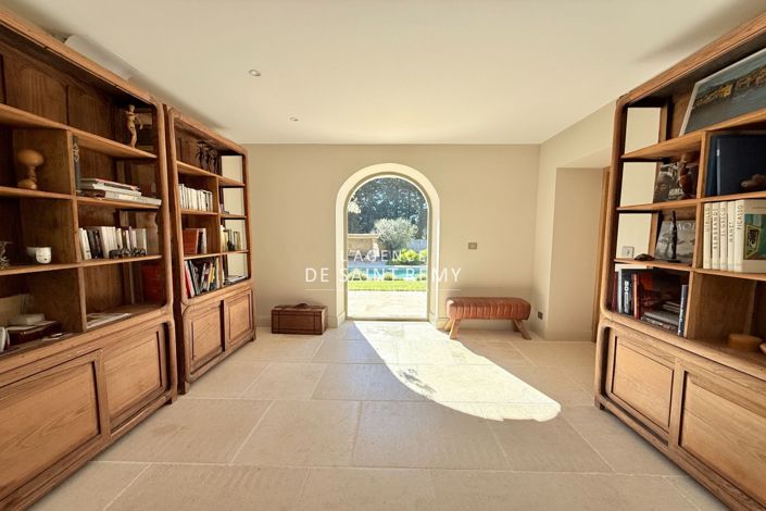 Image No.6-4 Bed House for sale