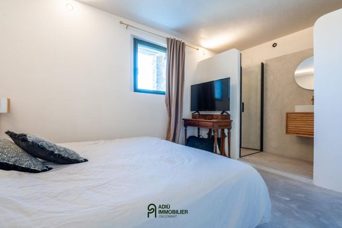 Image No.8-5 Bed House for sale