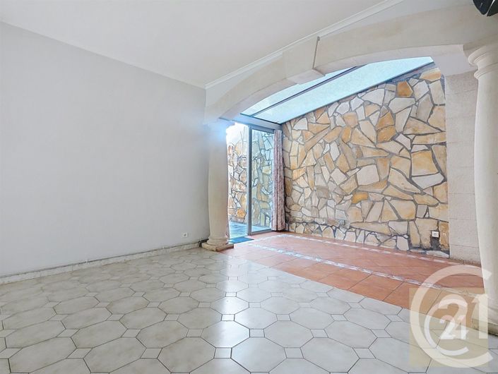 Image No.2-3 Bed House for sale