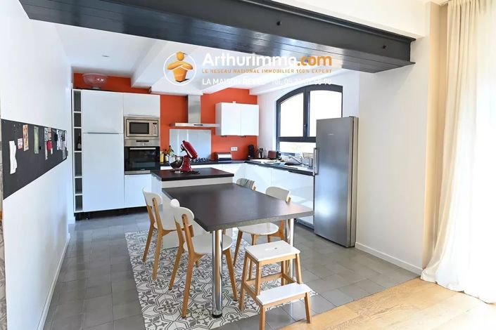 Image No.8-6 Bed House for sale