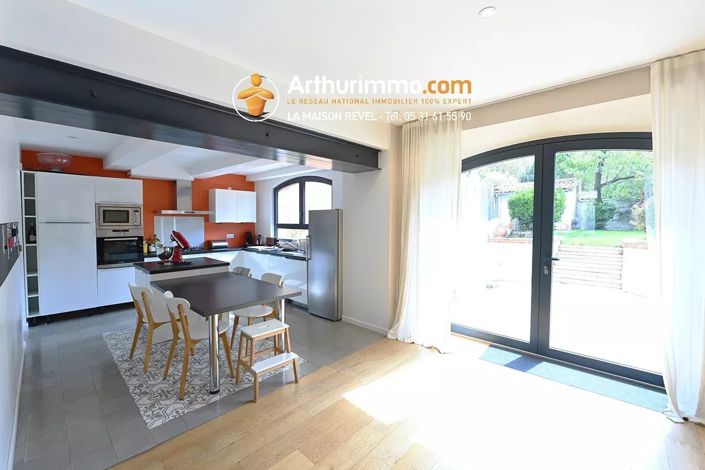Image No.9-6 Bed House for sale