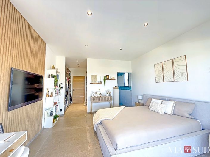 Image No.8-4 Bed Property for sale