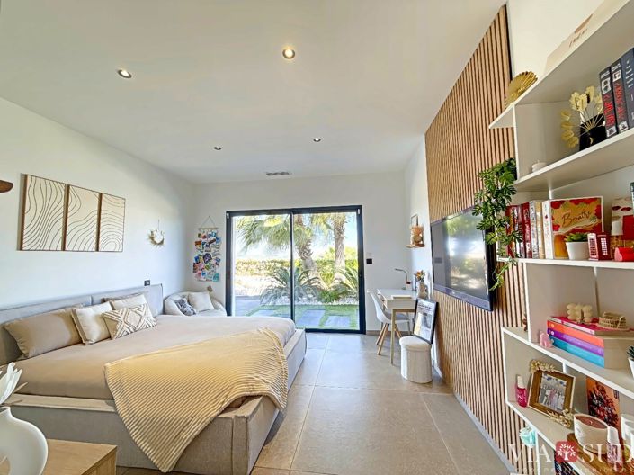 Image No.9-4 Bed Property for sale