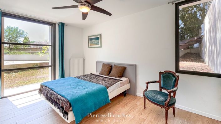 Image No.8-5 Bed House for sale