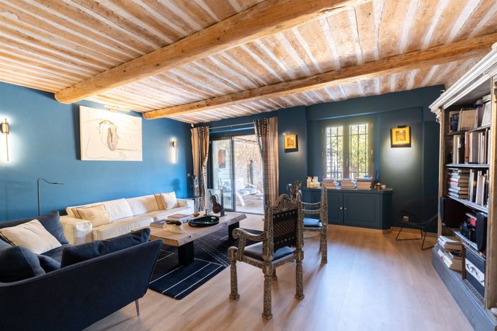 Image No.6-5 Bed House for sale