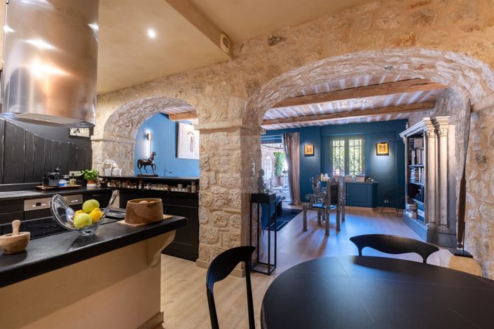 Image No.8-5 Bed House for sale