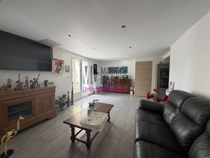 Image No.24-5 Bed House for sale