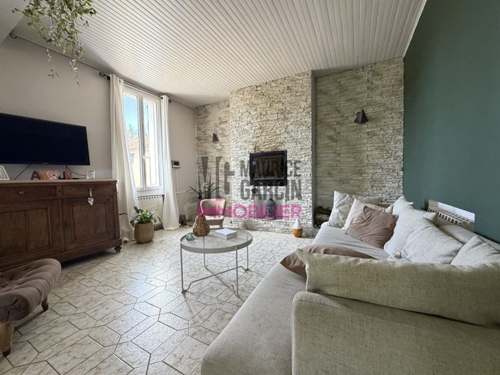 Image No.8-5 Bed House for sale