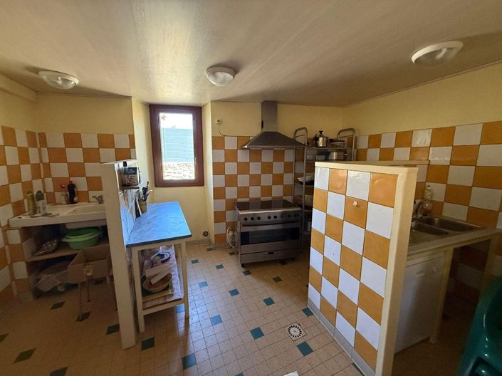Image No.8-8 Bed House for sale