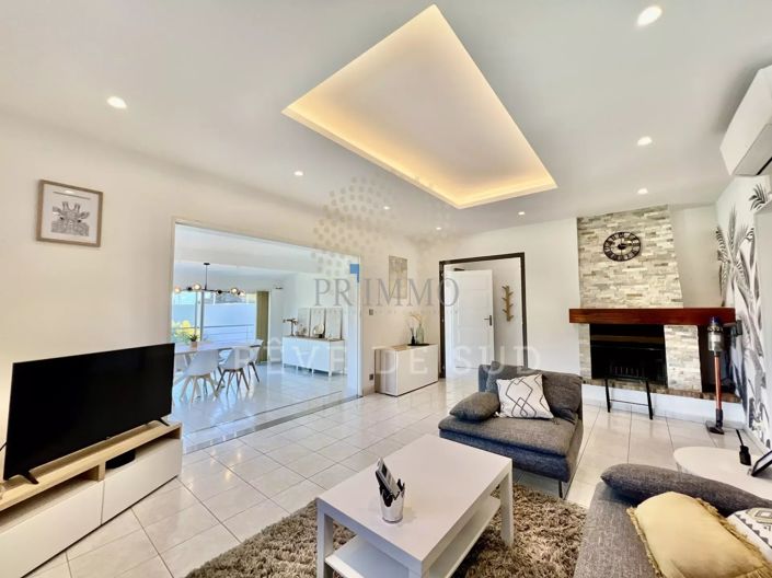 Image No.8-5 Bed House for sale