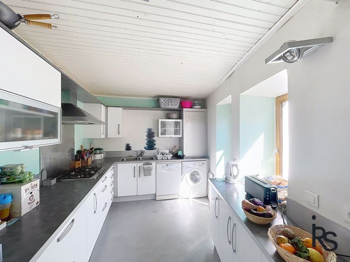 Image No.8-4 Bed House for sale
