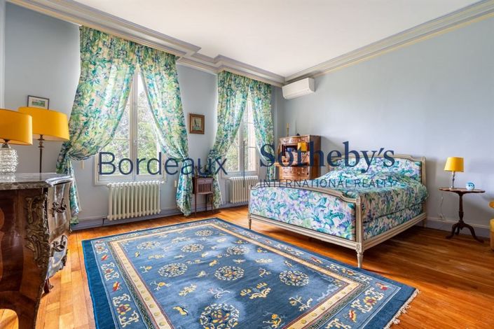 Image No.8-5 Bed House for sale