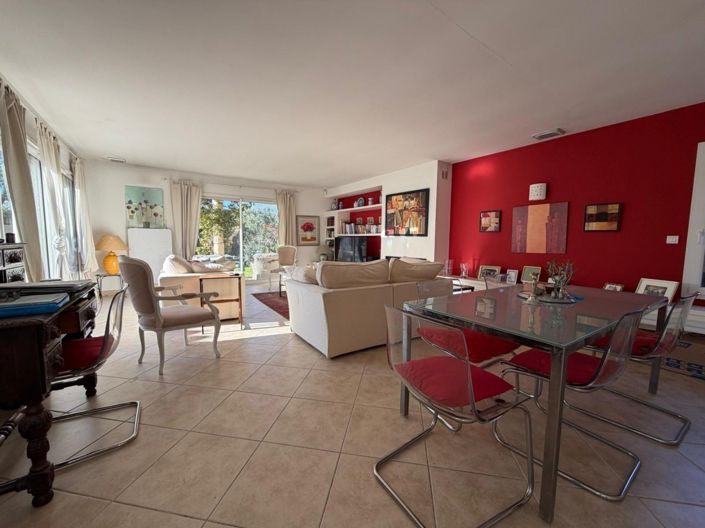 Image No.2-4 Bed House for sale