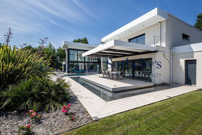 Image No.2-5 Bed House for sale