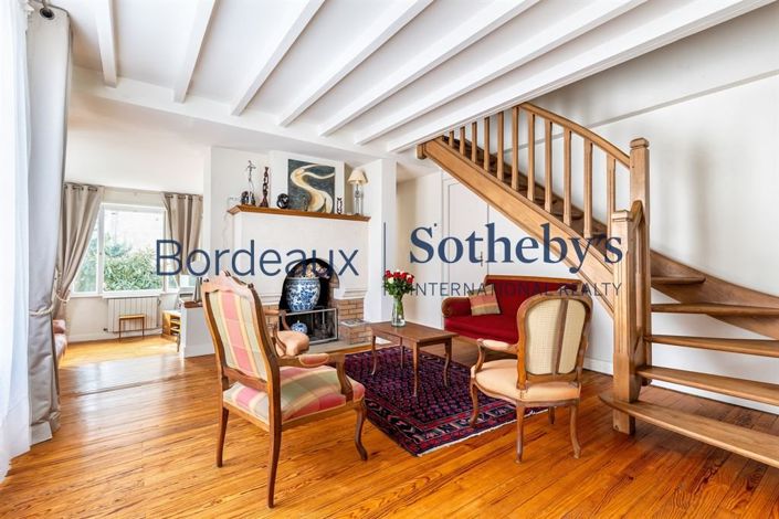 Image No.6-5 Bed House for sale