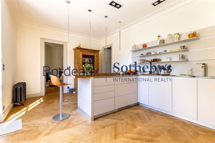 Image No.8-6 Bed House for sale