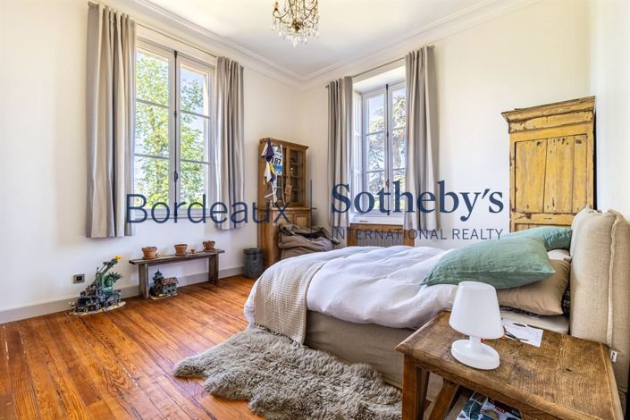 Image No.9-6 Bed House for sale