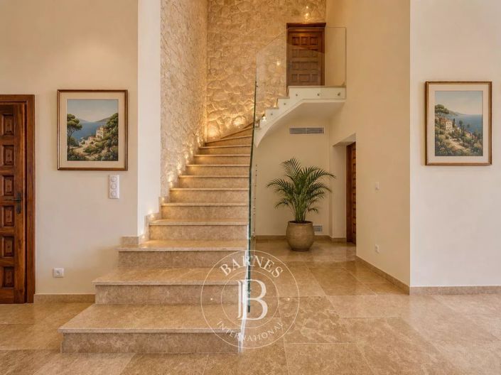 Image No.6-5 Bed House for sale