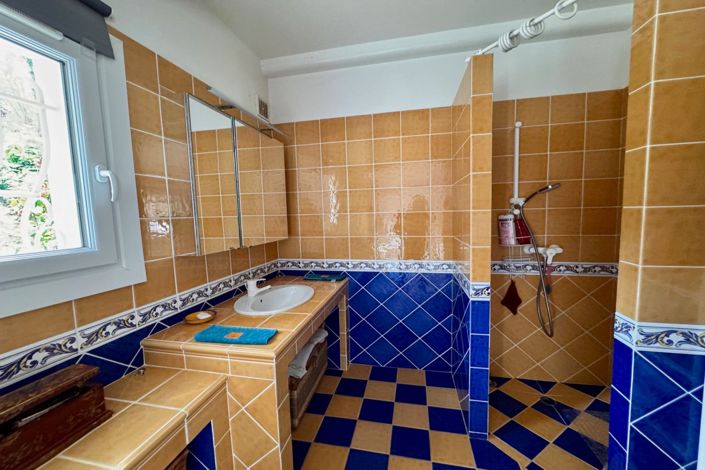 Image No.11-5 Bed House for sale