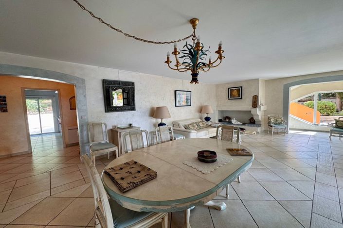 Image No.7-5 Bed House for sale