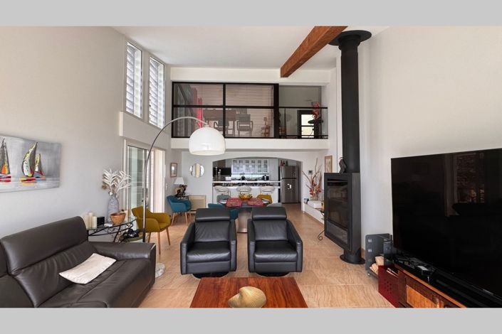 Image No.8-5 Bed House for sale