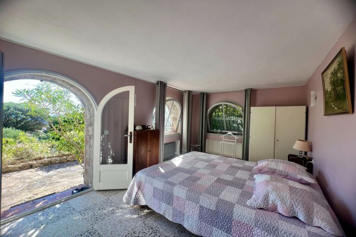 Image No.9-4 Bed House for sale