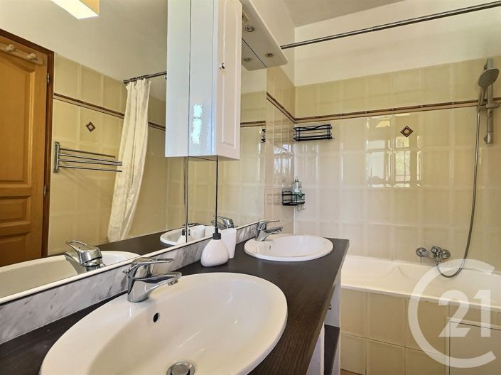 Image No.11-4 Bed House for sale