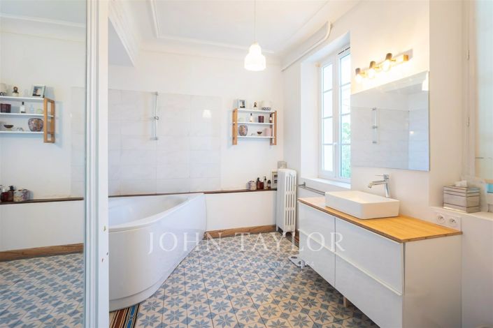 Image No.8-4 Bed House for sale