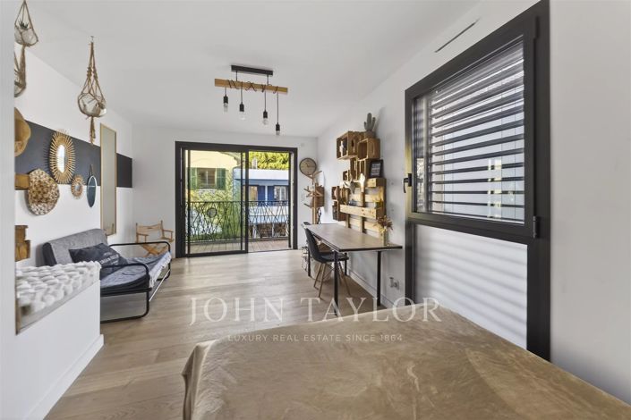 Image No.17-5 Bed House for sale