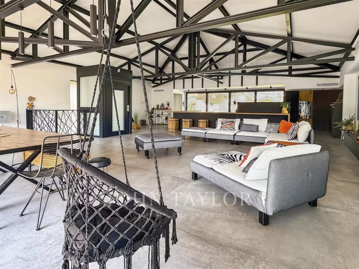 Image No.6-5 Bed House for sale