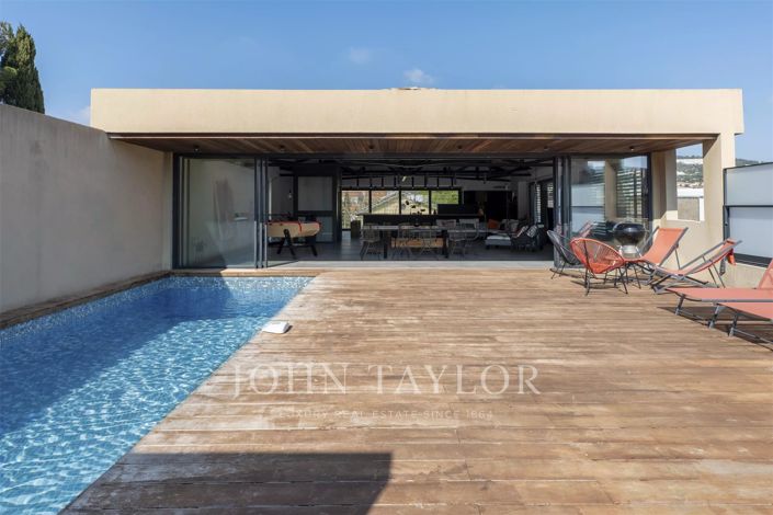 Image No.9-5 Bed House for sale