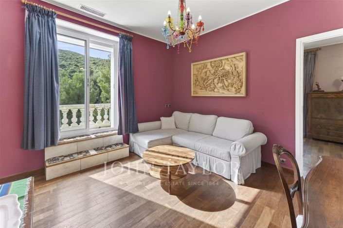 Image No.11-6 Bed House for sale