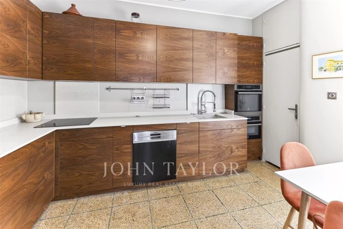 Image No.7-6 Bed House for sale