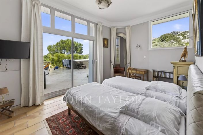 Image No.8-6 Bed House for sale