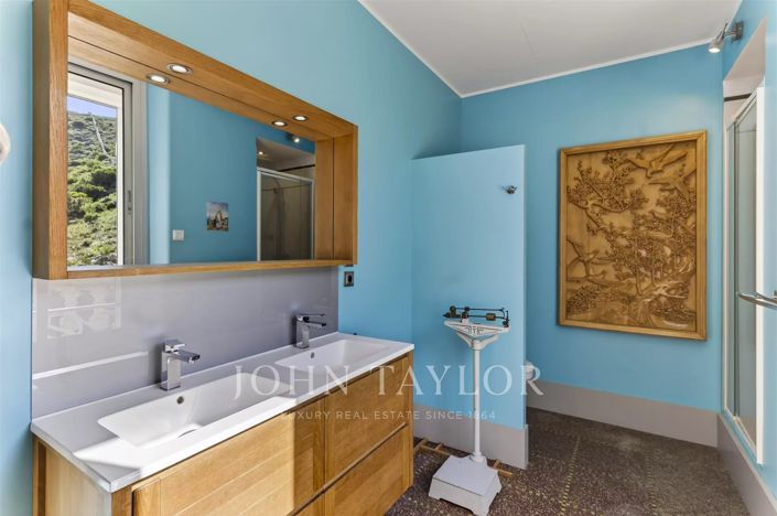 Image No.9-6 Bed House for sale