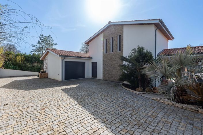 Image No.17-3 Bed House for sale