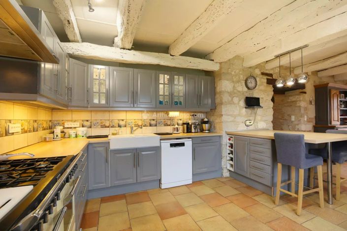 Image No.10-7 Bed House for sale