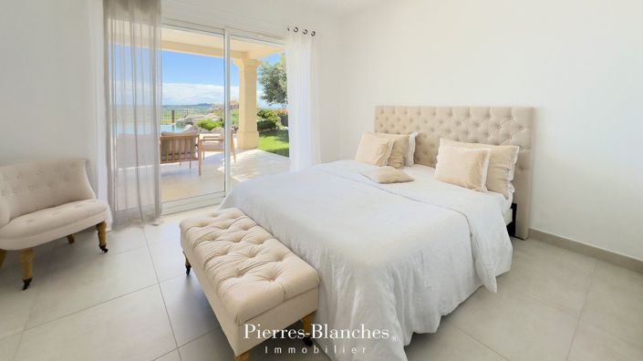 Image No.8-3 Bed House for sale