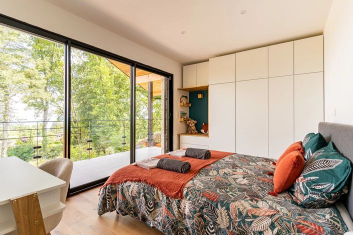 Image No.9-5 Bed House for sale