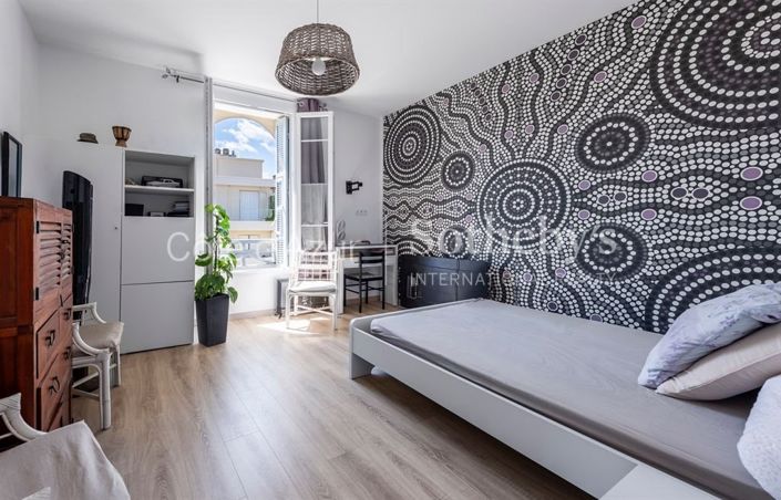 Image No.10-5 Bed Property for sale