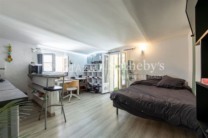 Image No.13-5 Bed Property for sale
