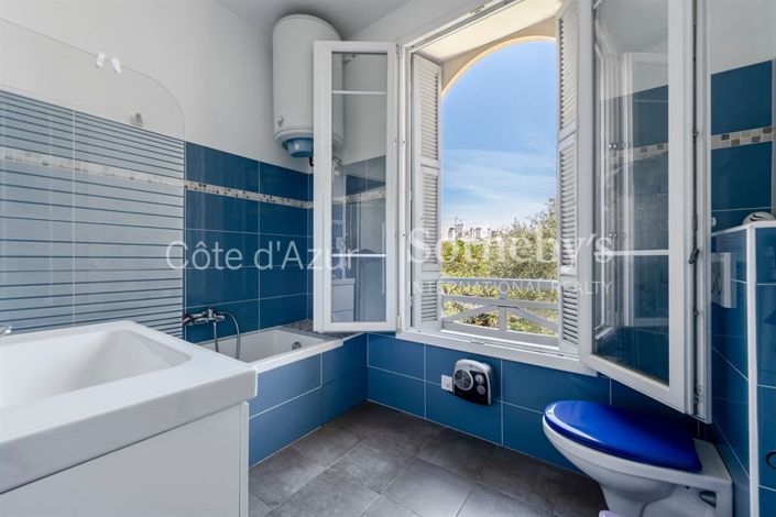 Image No.14-5 Bed Property for sale