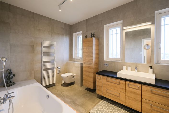 Image No.10-6 Bed House for sale