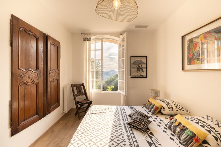 Image No.16-6 Bed House for sale