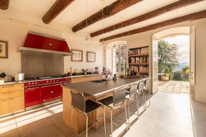 Image No.8-6 Bed House for sale
