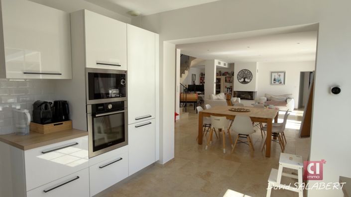 Image No.6-5 Bed House for sale