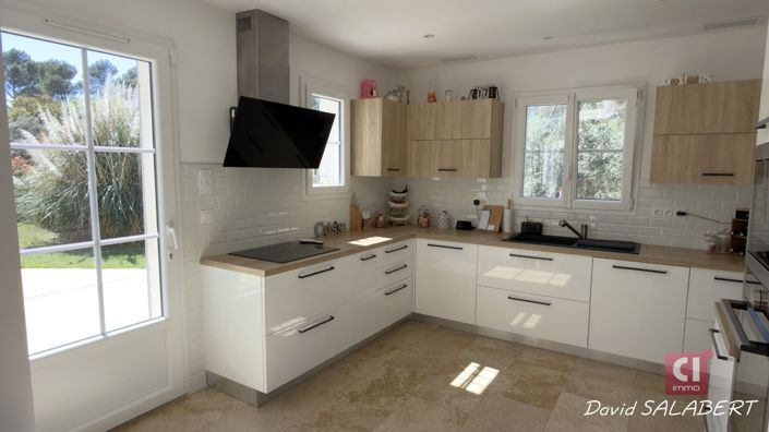 Image No.8-5 Bed House for sale