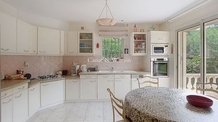 Image No.5-3 Bed Property for sale