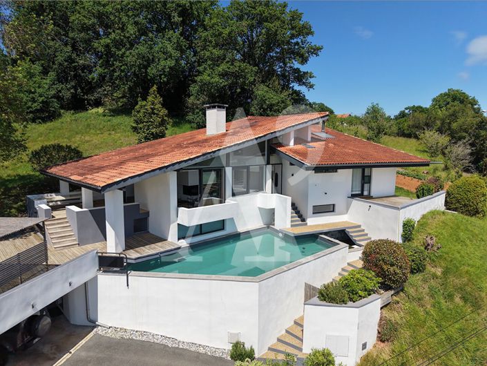 Image No.18-4 Bed Property for sale