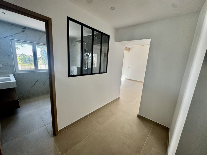 Image No.10-3 Bed House for sale